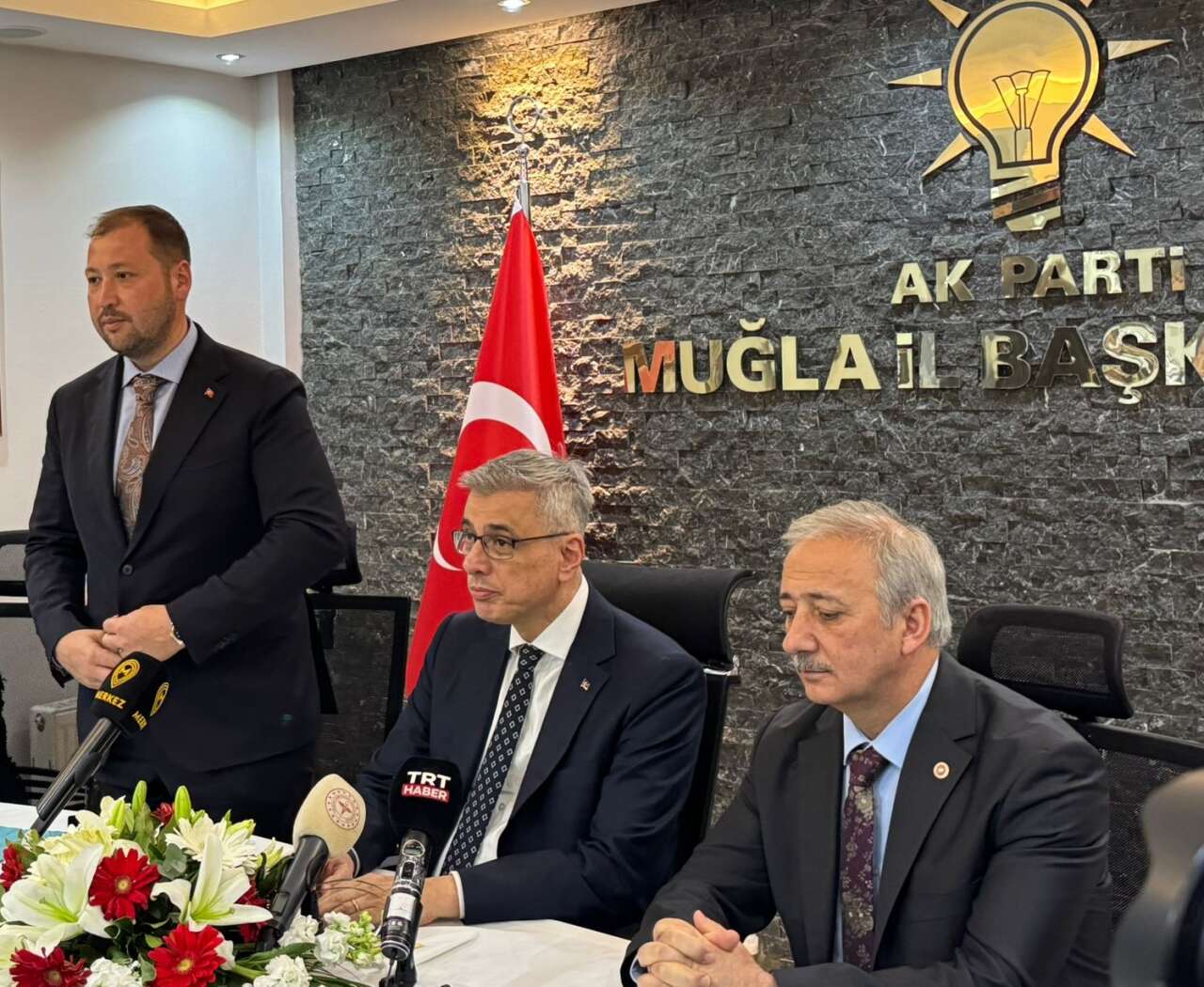 Sağlık Bakanı Prof. Dr. Kemal Memişoğlu Muğla’da AK Parti İl Başkanlığı’nı Ziyaret Etti 1